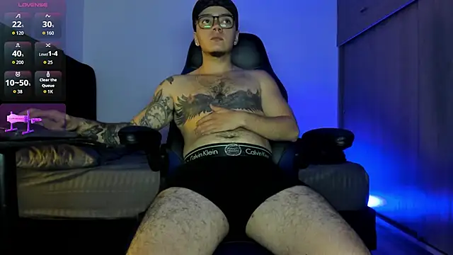 Snapshot of male_pussy chatting on 10.06.25 male pussy online show from 10.06.25