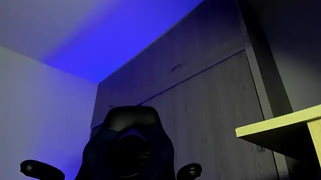 Snapshot of male_pussy chatting on 11.04.25 male pussy online show from 11.04.25