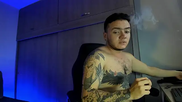 Snapshot of male_pussy chatting on 12.01.25 male pussy online show from 12.01.25