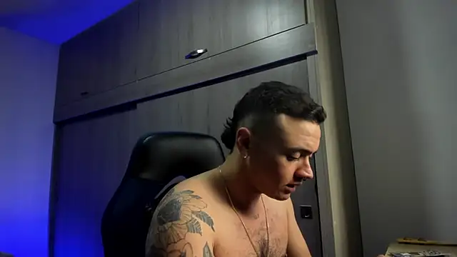 Snapshot of male_pussy chatting on 12.04.25 male pussy online show from 12.04.25