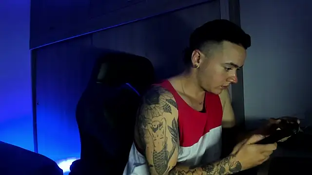 Snapshot of male_pussy chatting on 12.05.25 male pussy online show from 12.05.25