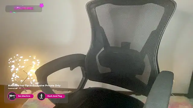 Snapshot of Tashaa chatting on 01.01.25 Tashaa online show from 01.01.25