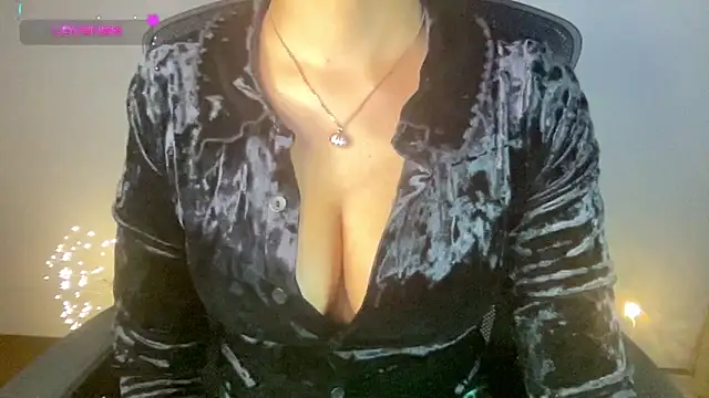 Snapshot of Tashaa chatting on 02.27.25 Tashaa online show from 02.27.25