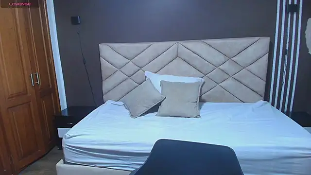 Raquel jones online show from 11.11.25