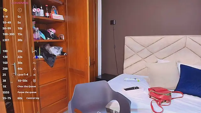 Snapshot of Raquel_jones chatting on 01.14.26 Raquel jones online show from 01.14.26