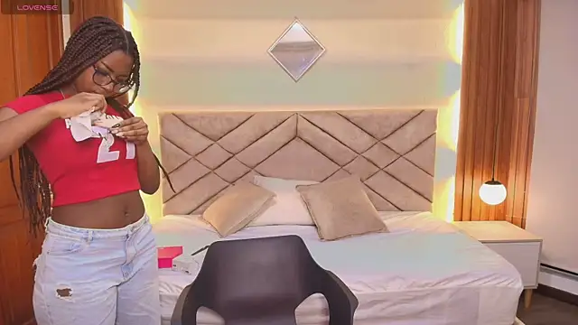 Snapshot of Raquel_jones chatting on 02.10.26 Raquel jones online show from 02.10.26