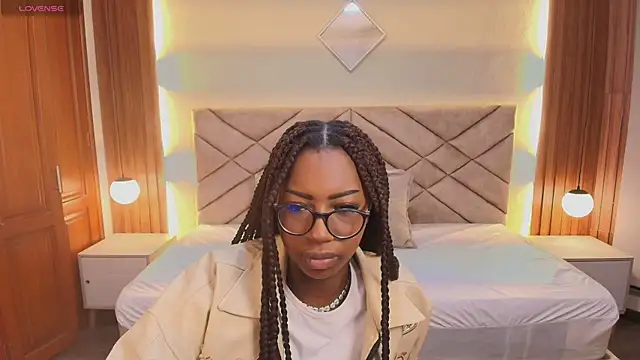 Snapshot of Raquel_jones chatting on 02.11.26 Raquel jones online show from 02.11.26