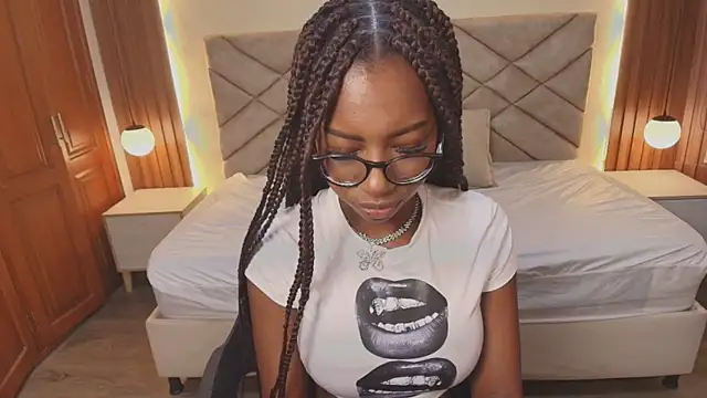 Snapshot of Raquel_jones chatting on 02.25.26 Raquel jones online show from 02.25.26