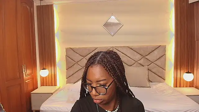 Snapshot of Raquel_jones chatting on 02.27.26 Raquel jones online show from 02.27.26