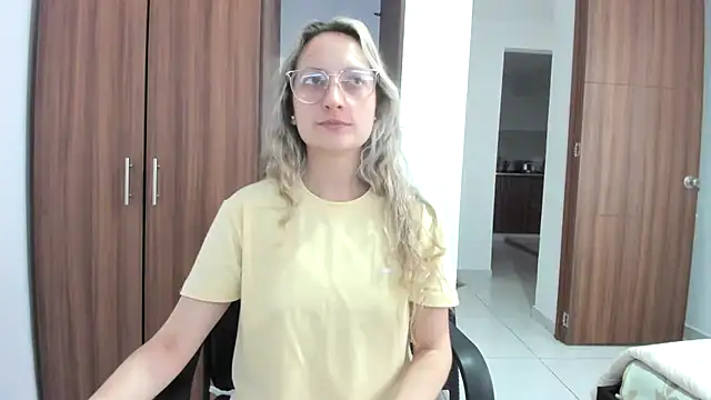 Snapshot of Adele_johnsonn1 chatting on 09.16.25 Adele johnsonn1 online show from 09.16.25