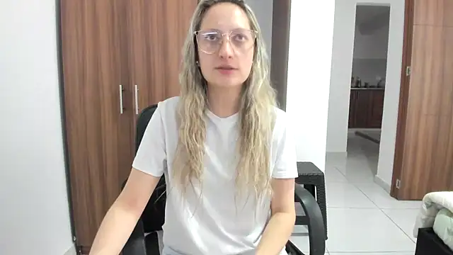 Snapshot of Adele_johnsonn1 chatting on 09.17.25 Adele johnsonn1 online show from 09.17.25