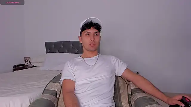 Snapshot of Valerio_James7 chatting on 01.21.25 Valerio James7 online show from 01.21.25