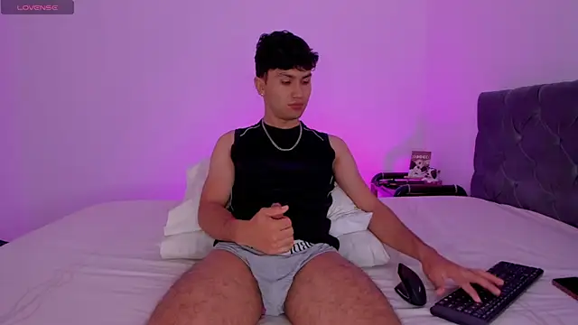 Snapshot of Valerio_James7 chatting on 02.14.25 Valerio James7 online show from 02.14.25