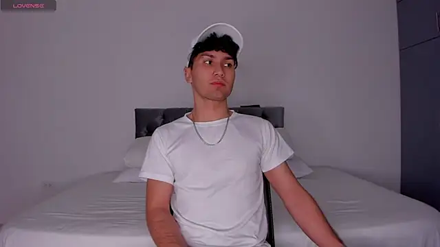 Snapshot of Valerio_James7 chatting on 03.12.25 Valerio James7 online show from 03.12.25