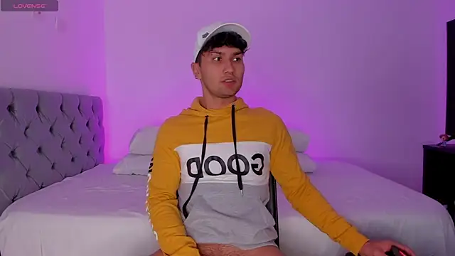 Snapshot of Valerio_James7 chatting on 03.14.25 Valerio James7 online show from 03.14.25