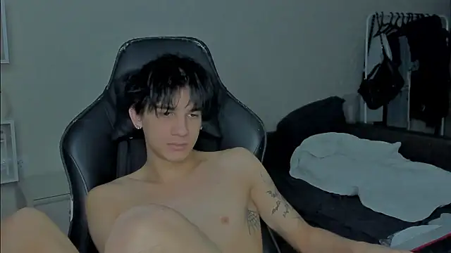 Snapshot of MarkBrowniii chatting on 12.27.24 MarkBrowniii online show from 12.27.24