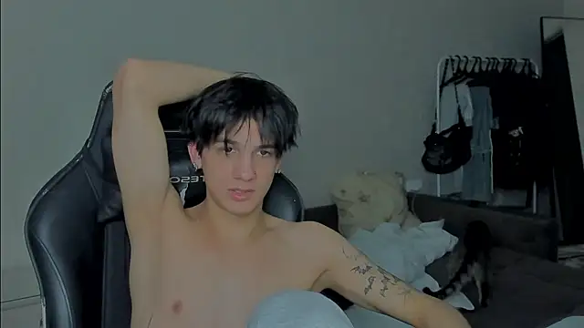 Snapshot of MarkBrowniii chatting on 12.29.24 MarkBrowniii online show from 12.29.24