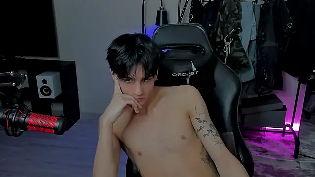 Snapshot of MarkBrowniii chatting on 02.10.25 MarkBrowniii online show from 02.10.25