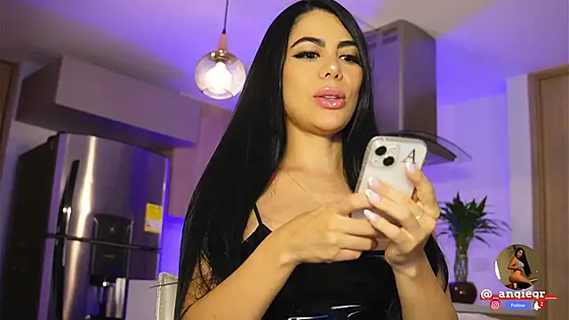 Snapshot of AnnaTaylor1 chatting on 02.03.25 AnnaTaylor1 online show from 02.03.25