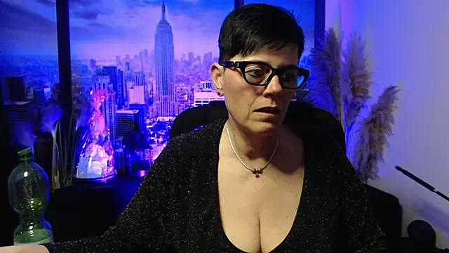 Snapshot of ninarandmann chatting on 05.18.26 ninarandmann online show from 05.18.26