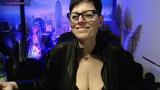 Snapshot of ninarandmann chatting on 05.19.26 ninarandmann online show from 05.19.26