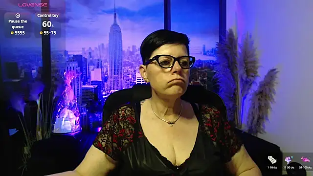 Snapshot of ninarandmann chatting on 05.27.26 ninarandmann online show from 05.27.26