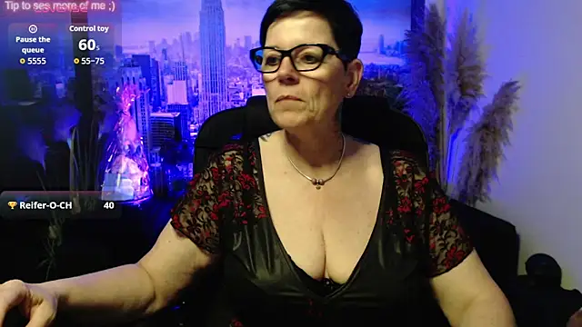 Snapshot of ninarandmann chatting on 05.28.26 ninarandmann online show from 05.28.26