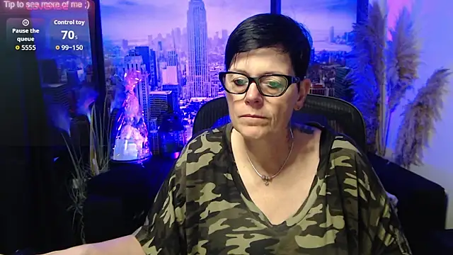 Snapshot of ninarandmann chatting on 06.11.26 ninarandmann online show from 06.11.26
