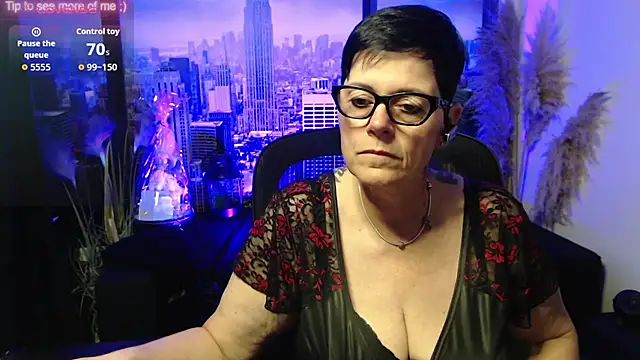 Snapshot of ninarandmann chatting on 06.14.26 ninarandmann online show from 06.14.26