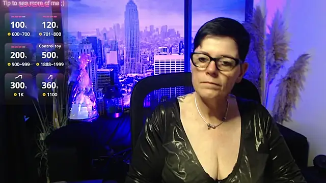 Snapshot of ninarandmann chatting on 06.17.26 ninarandmann online show from 06.17.26