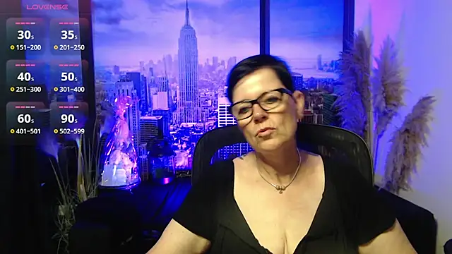 Snapshot of ninarandmann chatting on 06.22.26 ninarandmann online show from 06.22.26