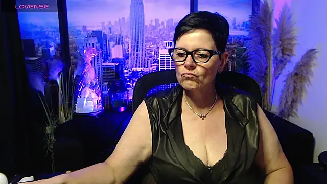 Snapshot of ninarandmann chatting on 06.25.26 ninarandmann online show from 06.25.26