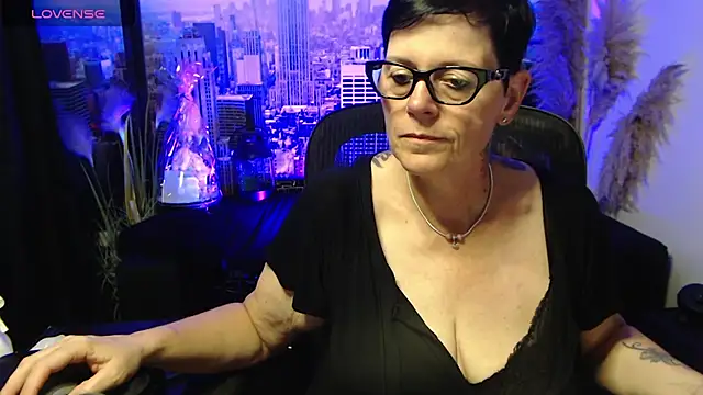 Snapshot of ninarandmann chatting on 06.26.26 ninarandmann online show from 06.26.26