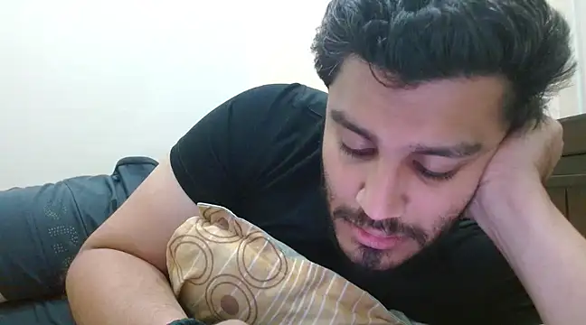 Snapshot of robintoit chatting on 02.21.25 robintoit online show from 02.21.25