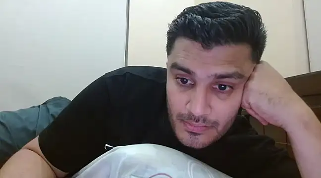 Snapshot of robintoit chatting on 03.06.25 robintoit online show from 03.06.25