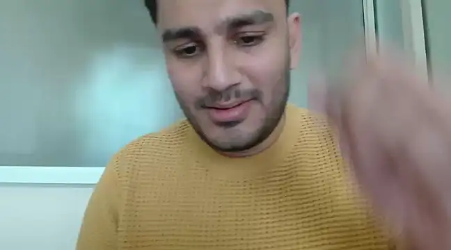 Snapshot of robintoit chatting on 03.08.25 robintoit online show from 03.08.25