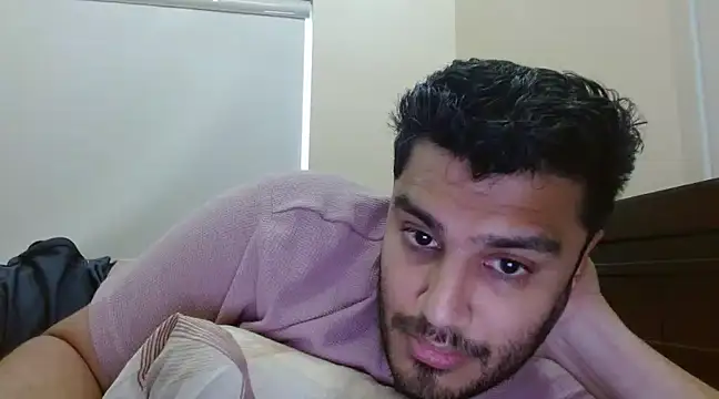 Snapshot of robintoit chatting on 03.18.25 robintoit online show from 03.18.25