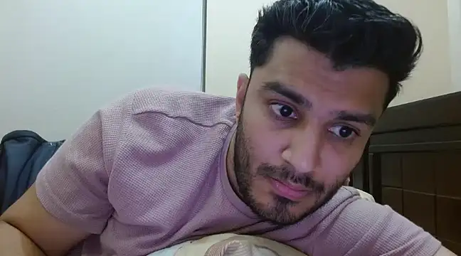 Snapshot of robintoit chatting on 03.18.25 robintoit online show from 03.18.25