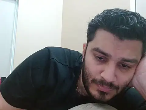 Snapshot of robintoit chatting on 09.17.25 robintoit online show from 09.17.25