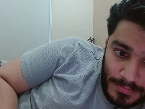 Snapshot of robintoit chatting on 09.27.25 robintoit online show from 09.27.25