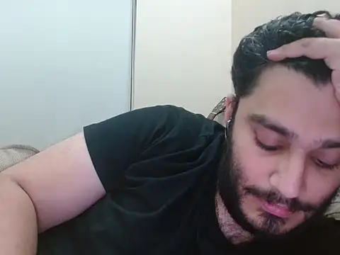 Snapshot of robintoit chatting on 10.04.25 robintoit online show from 10.04.25