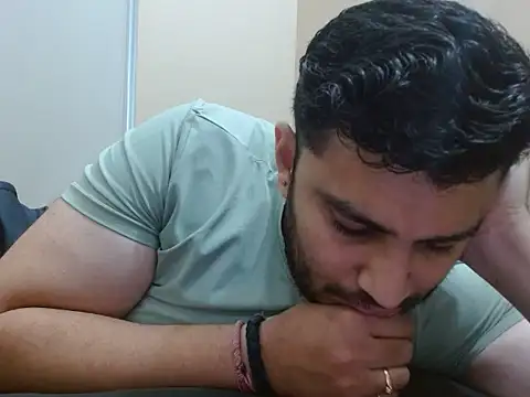 Snapshot of robintoit chatting on 10.20.25 robintoit online show from 10.20.25