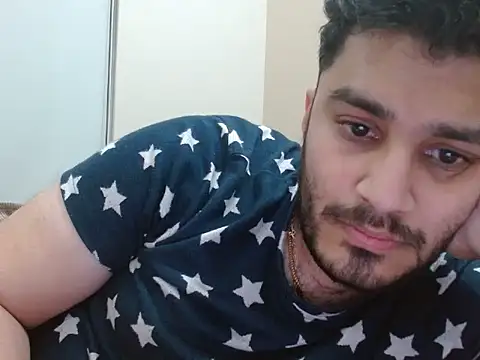 Snapshot of robintoit chatting on 10.23.25 robintoit online show from 10.23.25