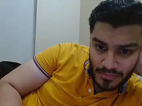 Snapshot of robintoit chatting on 10.25.25 robintoit online show from 10.25.25