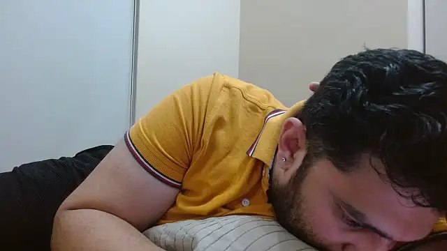 Snapshot of robintoit chatting on 10.26.25 robintoit online show from 10.26.25