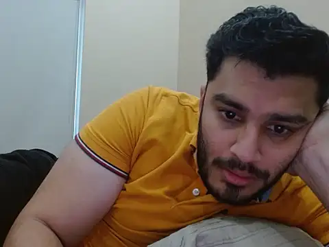 Snapshot of robintoit chatting on 10.27.25 robintoit online show from 10.27.25