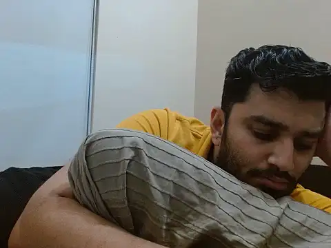 Snapshot of robintoit chatting on 10.28.25 robintoit online show from 10.28.25