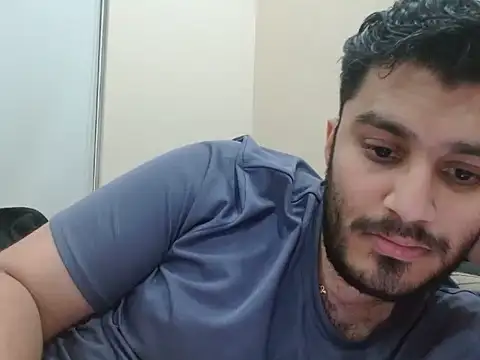 Snapshot of robintoit chatting on 10.30.25 robintoit online show from 10.30.25