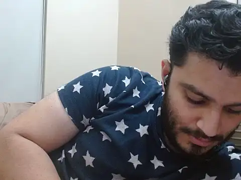 Snapshot of robintoit chatting on 11.06.25 robintoit online show from 11.06.25