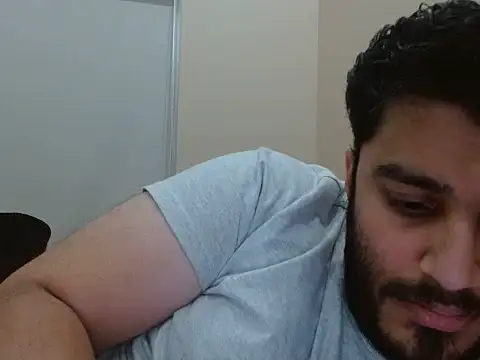 Snapshot of robintoit chatting on 11.15.25 robintoit online show from 11.15.25